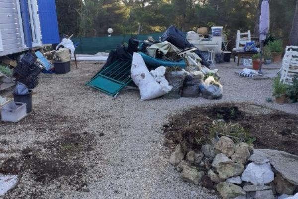 Débarras d'un emplacement de camping à Carry-le-Rouet